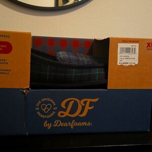 NWT mens memory foam house slippers